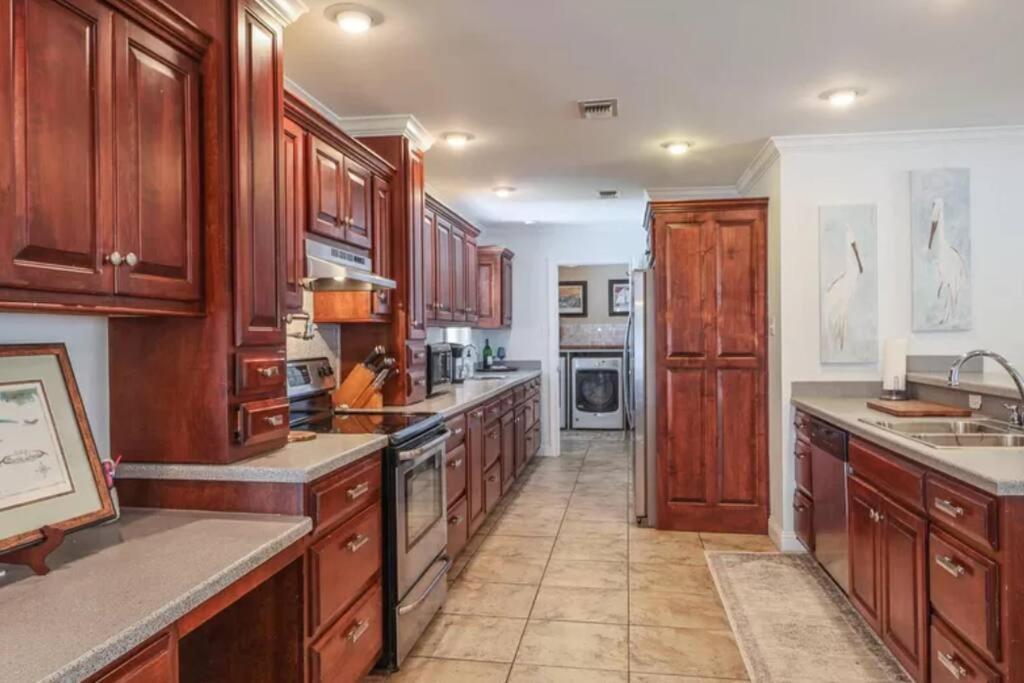4/3 Home Centrally Located, Beach, Casino, Airport, Dining, Golfing, Shopping, Entertainment Gulfport Exterior foto